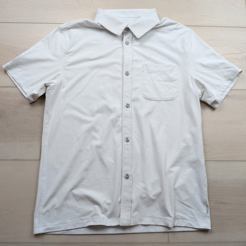Vuori Ponto Button Up Shirt Mens Medium White Short Sleeve V1112 Pocket